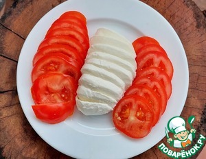 Купаты-гриль с моцареллой и томатами