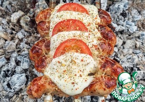 Купаты-гриль с моцареллой и томатами