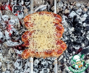 Купаты-гриль с моцареллой и томатами