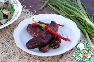 Купаты на углях с соусом из жимолости