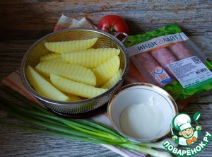 Купаты с картофелем, запечённые в сметане