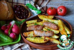 Купаты с картофелем, запечённые в сметане