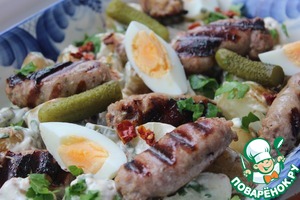 Мини-купаты-гриль с горячим немецким салатом Мини-купаты-гриль с горячим немецким салатом