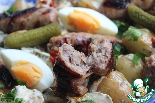 Мини-купаты-гриль с горячим немецким салатом Мини-купаты-гриль с горячим немецким салатом