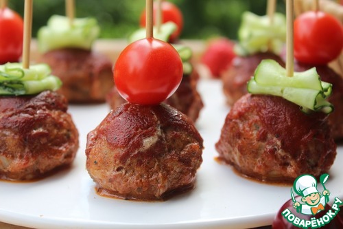 Мясные шарики из индейки с капустой