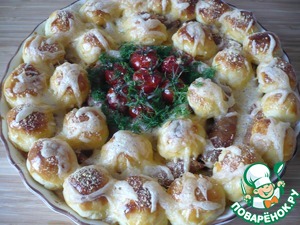 Пирог из картофельного пюре с колбасками