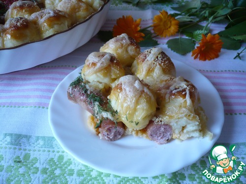 Пирог из картофельного пюре с колбасками