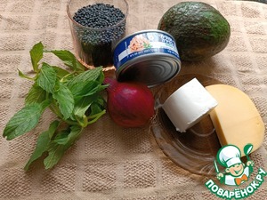 "Салат из черной чечевицы с тунцом."