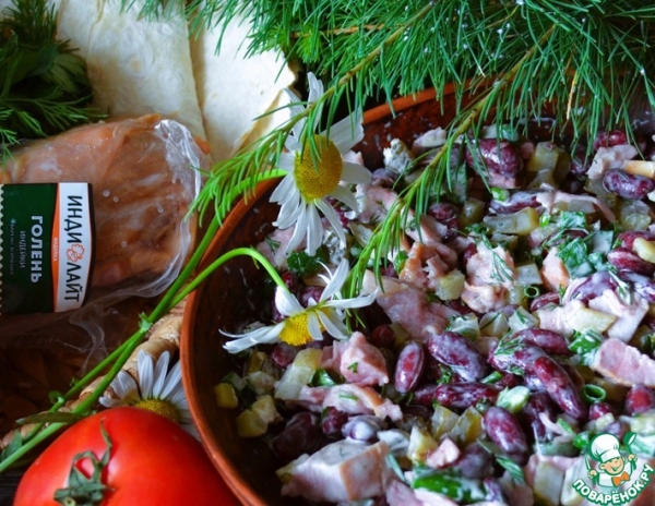 Салат из фасоли и копчёной индейки Салат из фасоли и копчёной индейки