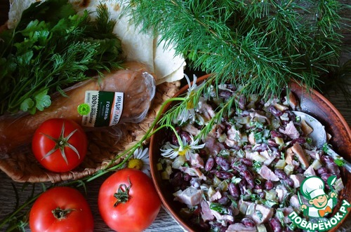 Салат из фасоли и копчёной индейки Салат из фасоли и копчёной индейки