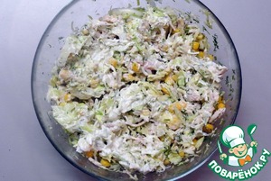 Салат из курицы, капусты, сыра, кукурузы Салат из курицы, капусты, сыра, кукурузы