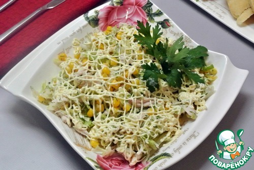 Салат из курицы, капусты, сыра, кукурузы Салат из курицы, капусты, сыра, кукурузы