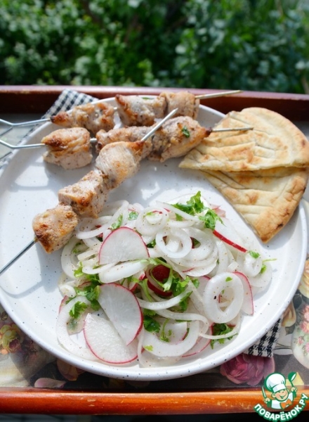 Салат из маринованного лука к шашлыку