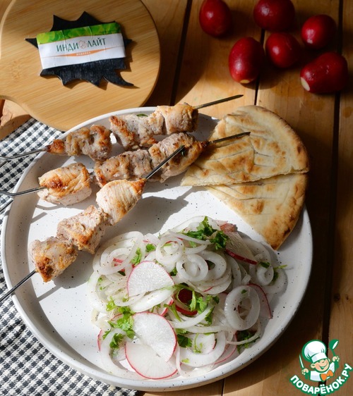 Салат из маринованного лука к шашлыку