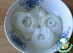 Салат из маринованного лука к шашлыку