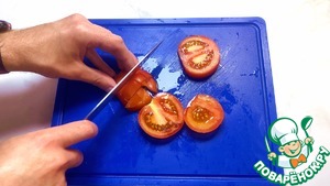 Салат из молодой капусты с редиской, огурцами и помидорами