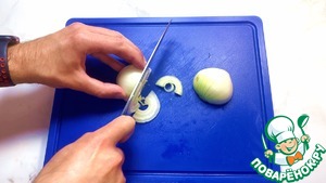 Салат из молодой капусты с редиской, огурцами и помидорами