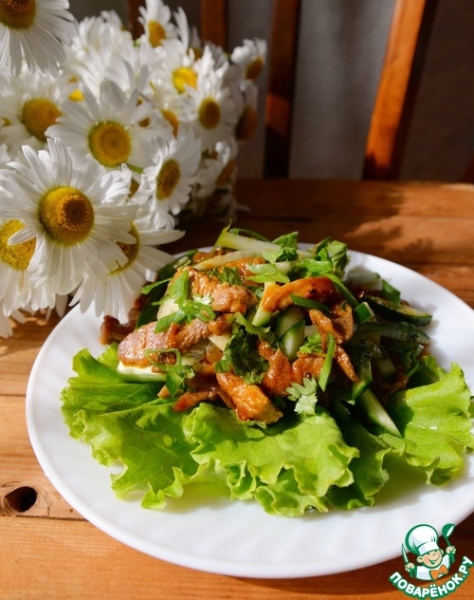 Салат "Лаззат" с индейкой и огурцами