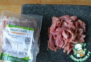 Салат "Лаззат" с индейкой и огурцами