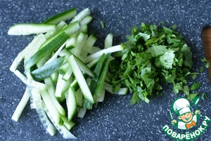 Салат "Лаззат" с индейкой и огурцами