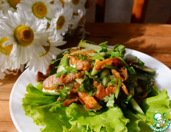 Салат "Лаззат" с индейкой и огурцами