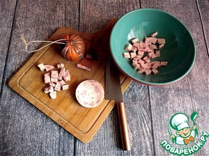 Салат с молодой капустой и колбасой