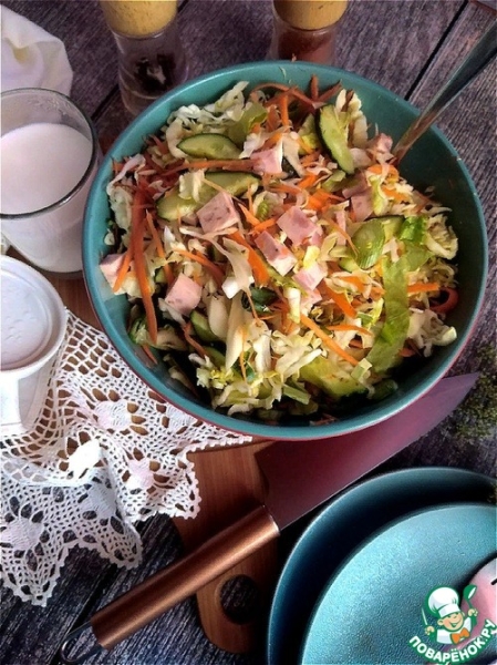 Салат с молодой капустой и колбасой