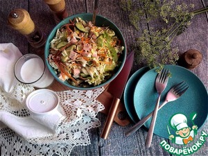 Салат с молодой капустой и колбасой