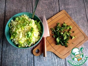 Салат с молодой капустой и колбасой