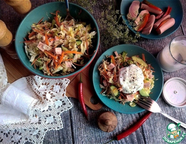 Салат с молодой капустой и колбасой