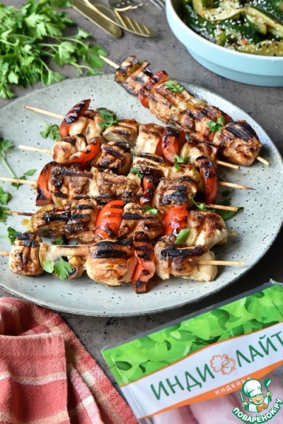 Шашлычки из индейки с медом и чесноком Шашлычки из индейки с медом и чесноком