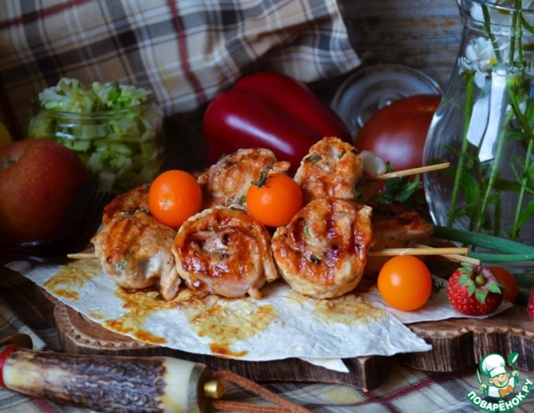 Шашлыки-рулеты из индейки с беконом