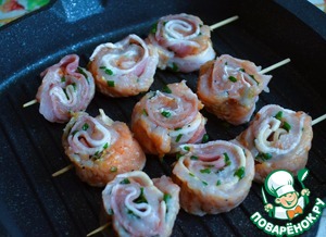 Шашлыки-рулеты из индейки с беконом