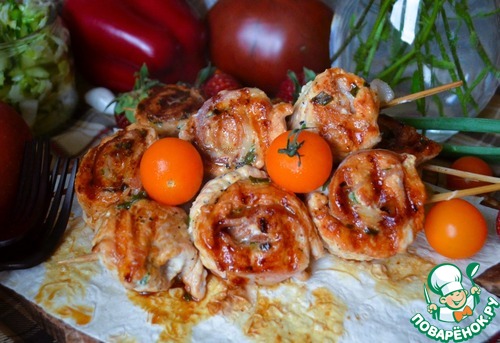 Шашлыки-рулеты из индейки с беконом