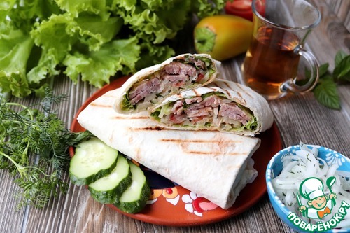 Шаурма с купатами и хрустящим луком Шаурма с купатами и хрустящим луком