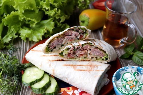 Шаурма с купатами и хрустящим луком Шаурма с купатами и хрустящим луком