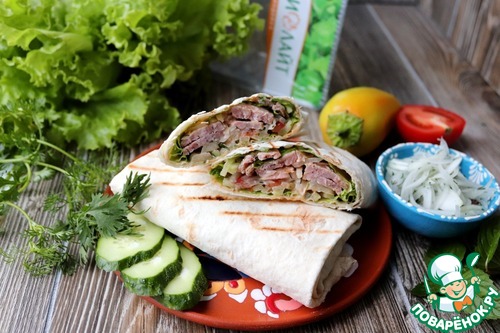 Шаурма с купатами и хрустящим луком Шаурма с купатами и хрустящим луком