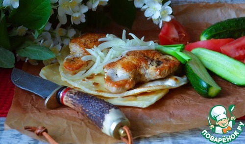 Стейк индейки с беконом и зеленью