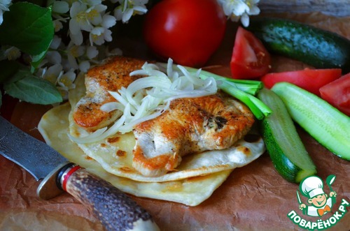 Стейк индейки с беконом и зеленью