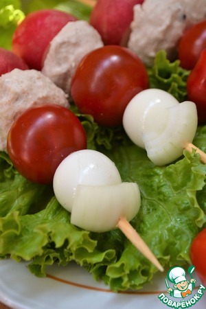 Закуска на шпажках из индейки