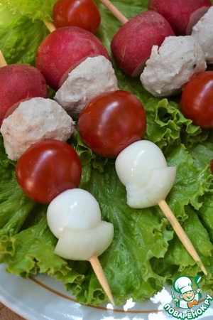 Закуска на шпажках из индейки