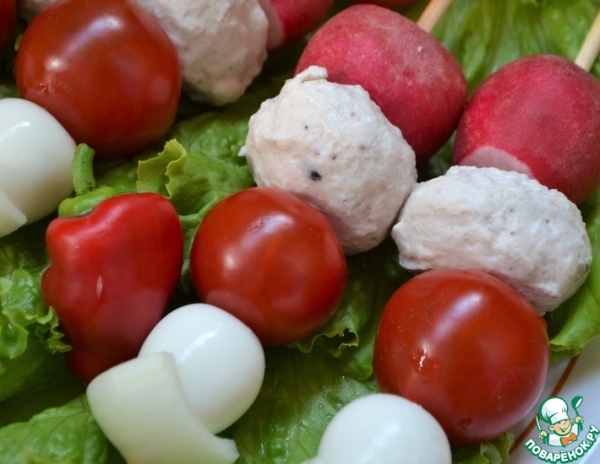 Закуска на шпажках из индейки