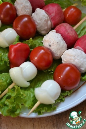 Закуска на шпажках из индейки