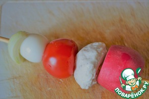 Закуска на шпажках из индейки