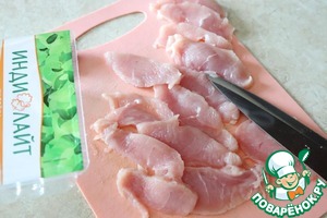 Зелёный салат с индейкой и жимолостью Зелёный салат с индейкой и жимолостью