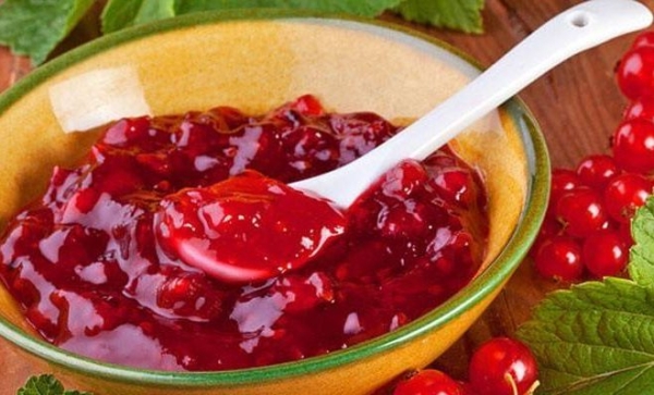 Густое варенье из протертой красной смородины