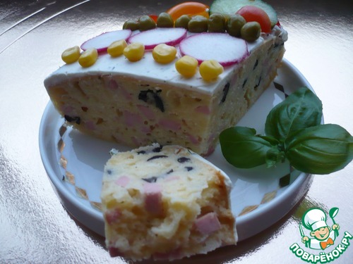 Пирог закусочный с колбасой "Радужная рыба"