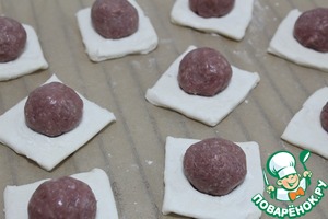 Тефтели из индейки в слоеном тесте