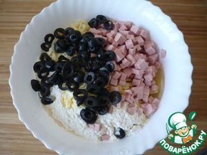 Пирог закусочный с колбасой "Радужная рыба"