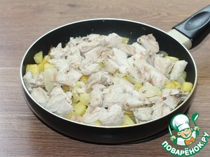 Пирог с индейкой, картофелем и луком